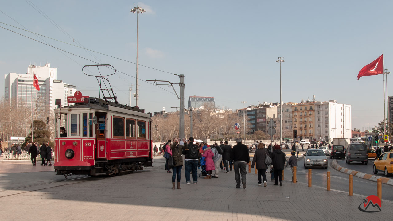Isztambul villamos a Taksim téren